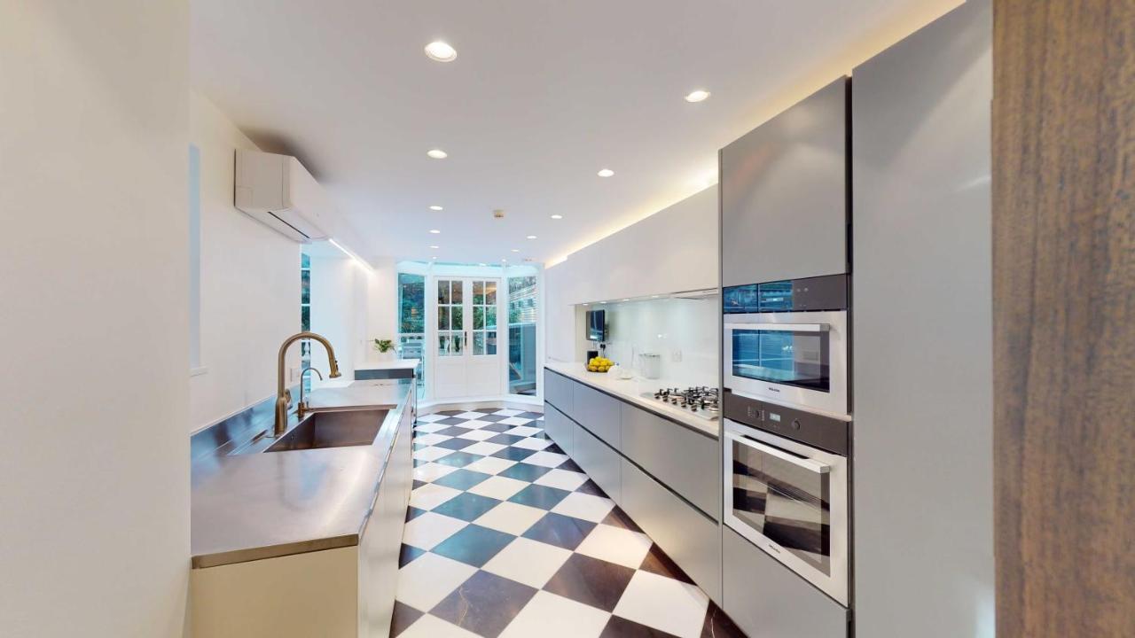 Four-Bedroom Luxury Apartment