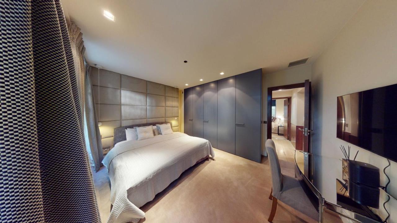Four-Bedroom Luxury Apartment