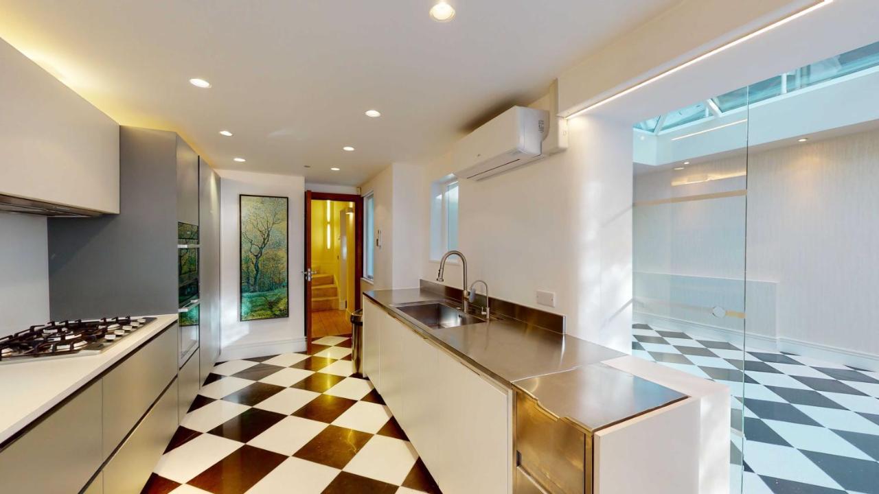 Four-Bedroom Luxury Apartment