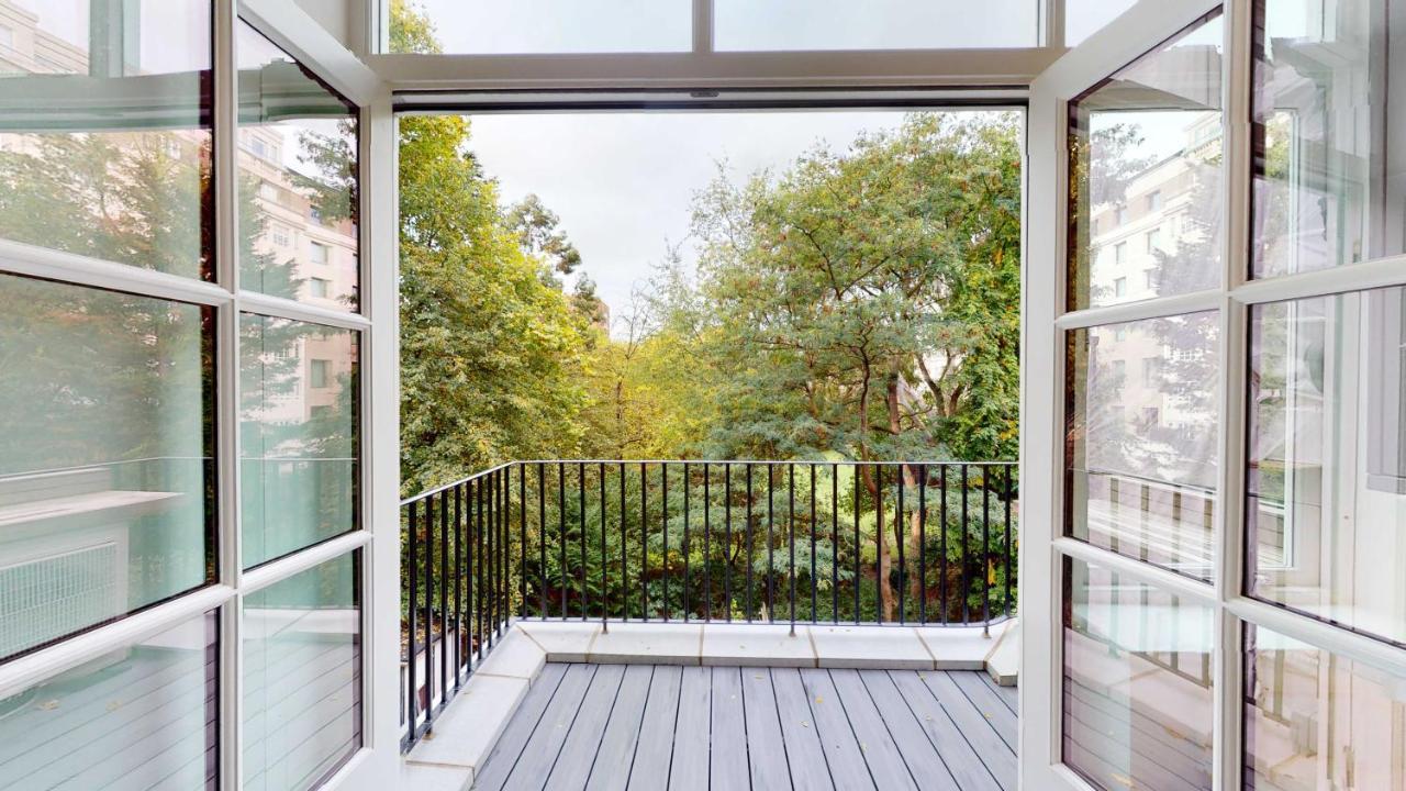Deluxe One-Bedroom Apartment Garden View