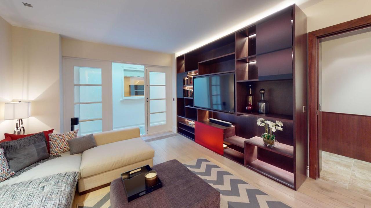 Four-Bedroom Luxury Apartment