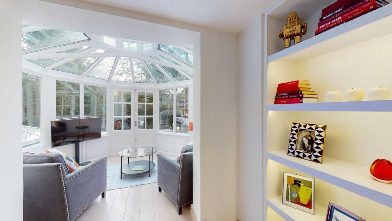Four-Bedroom Luxury Apartment