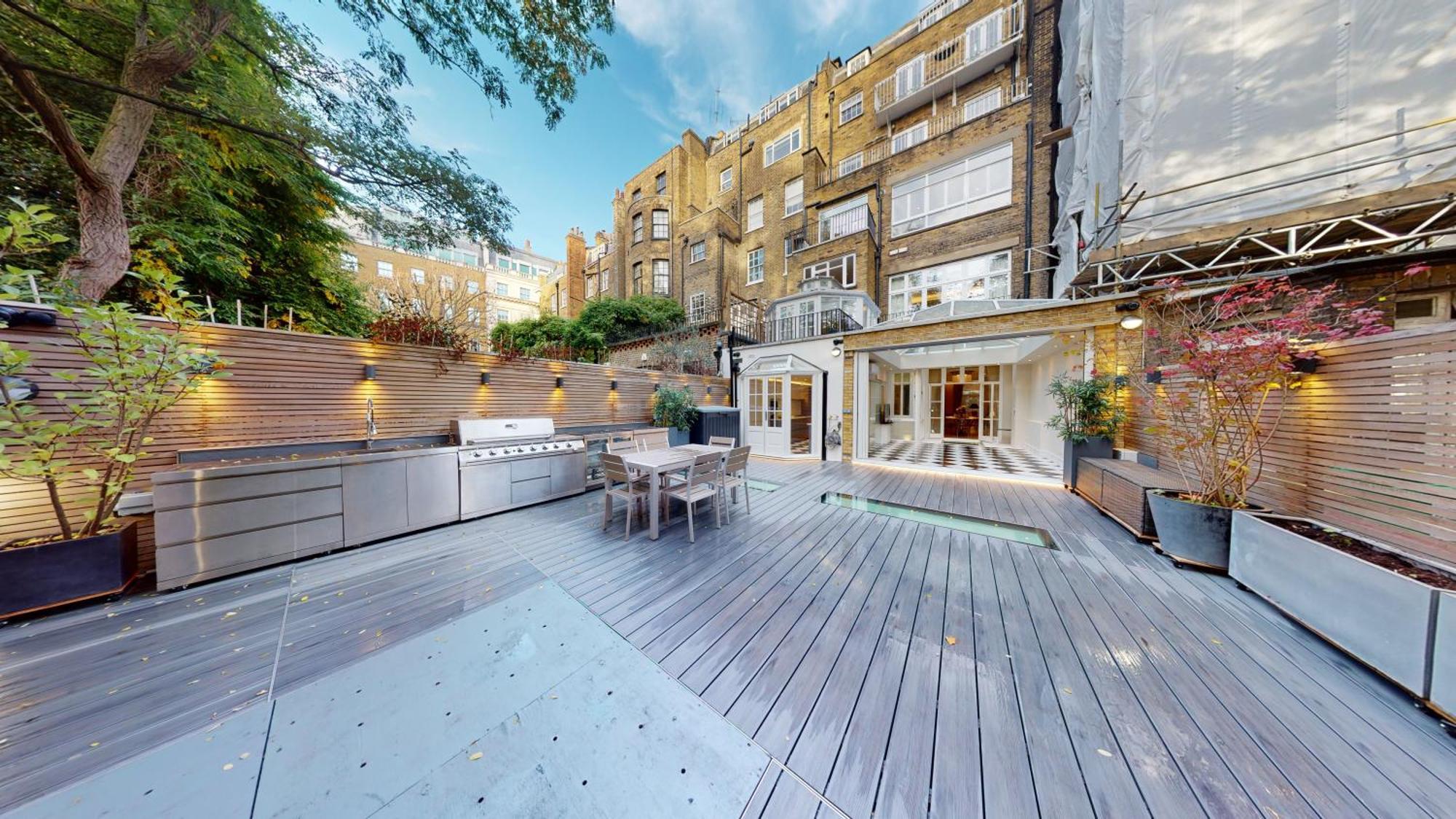 Four-Bedroom Luxury Apartment