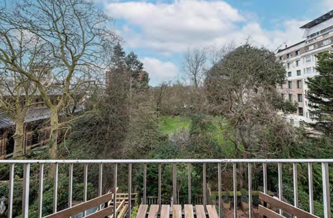 Deluxe One-Bedroom Apartment Garden View